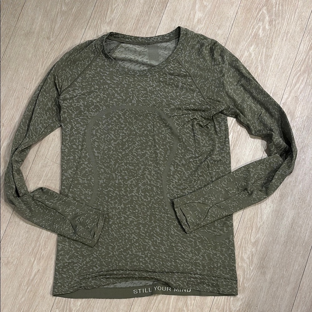 lululemon athletica Green Long Sleeve Tee with Relaxed Fit and Soft Fabric